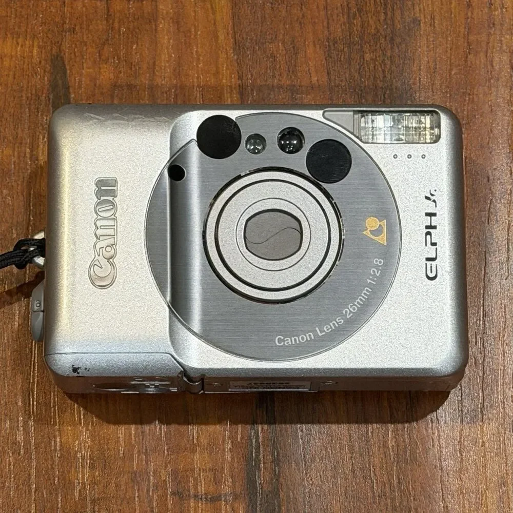Vintage Frasier TV Show Cast & Crew Gift Canon Elph Jr. Silver Camera - Untested